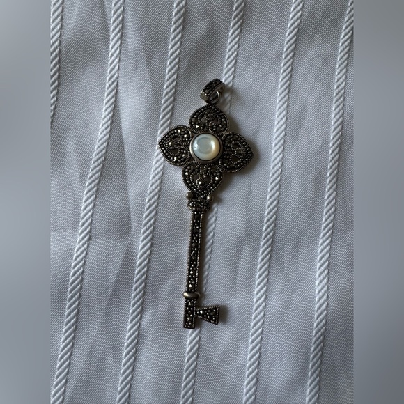 Jewelry - key vintage